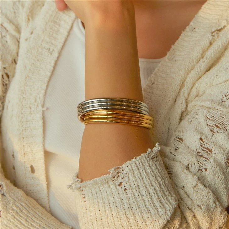 Ribbed Open Bangle